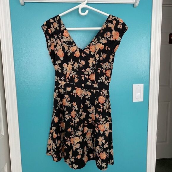 𝅺pinup Style Floral Dress - Picture 2 of 9